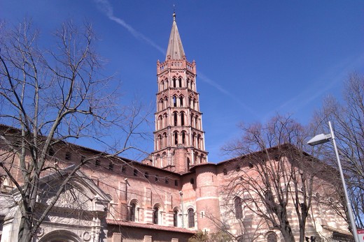 En revanche, le soleil brille le lendemain sur Saint-Sernin, à Toulouse.